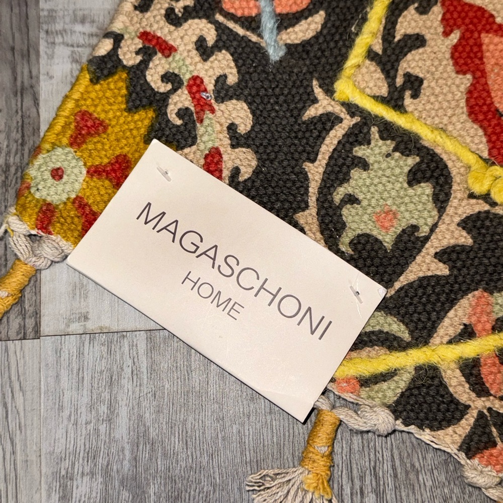 Magaschoni home accent rug - 48x28 - Picture 2 of 3